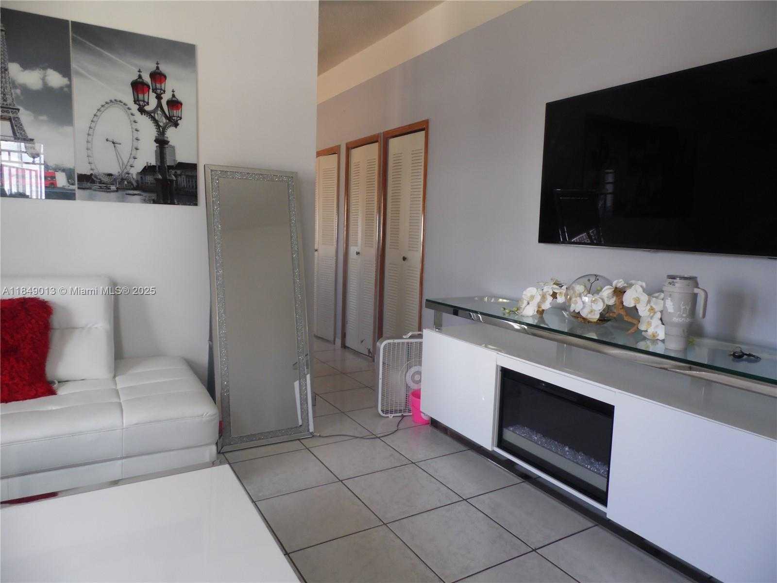 Small Image of 1695 WEST 6TH AVE, Hialeah Number 6