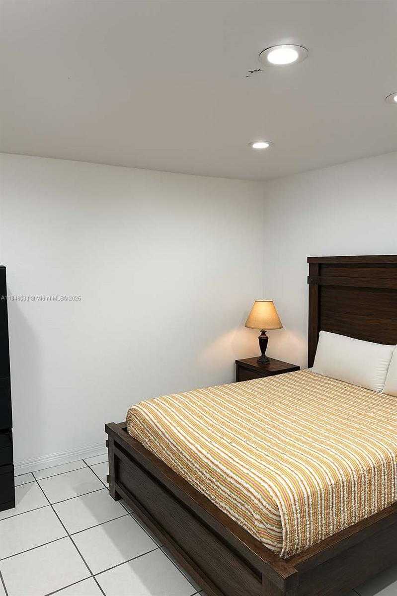 Small Image of 3952 NORTH WEST 182ND LN, Miami Gardens Number 4