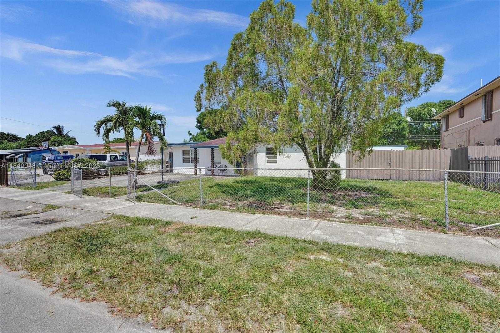 Small Image of 16031 NORTH WEST 18TH CT, Miami Gardens Number 13