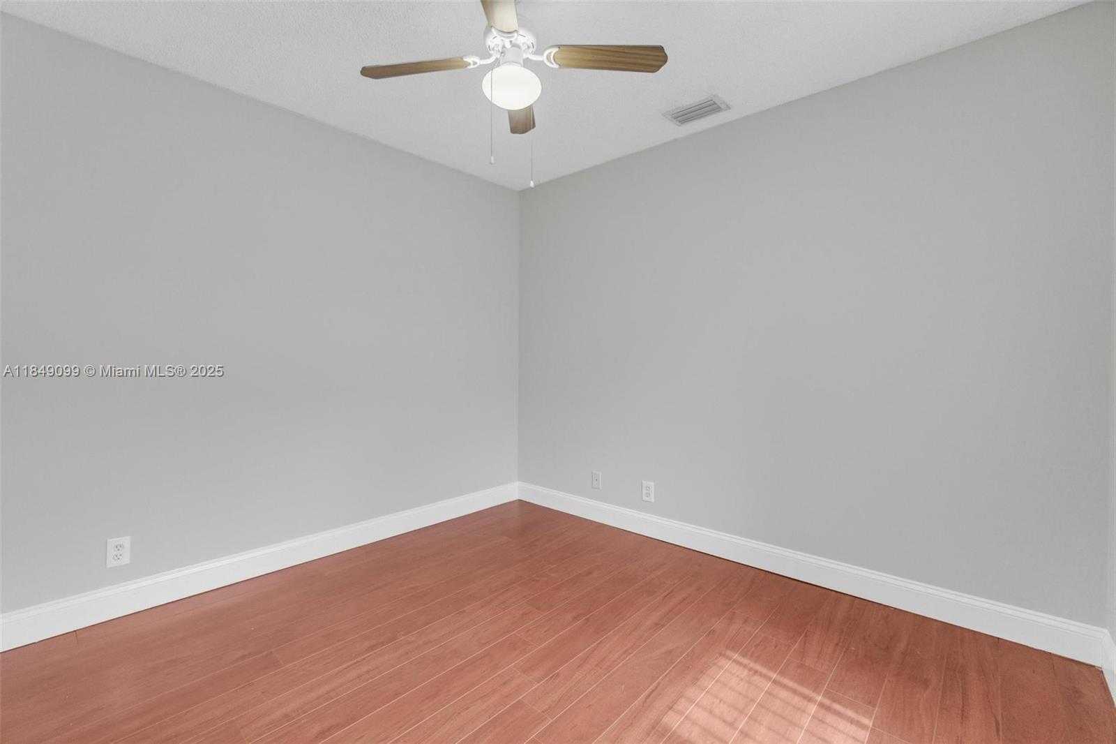 Small Image of 1592 SOUTH SALERNO CIR, Weston Number 18