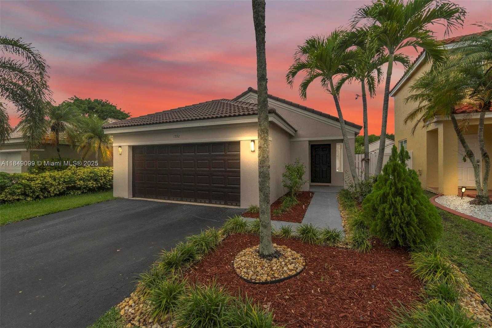 Small Image of 1592 SOUTH SALERNO CIR, Weston Number 2