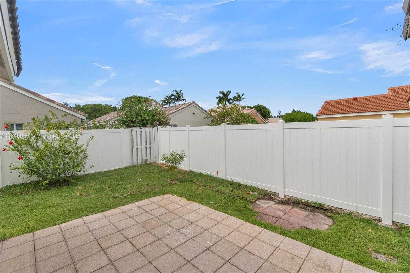 Small Image of 1592 SOUTH SALERNO CIR, Weston Number 37