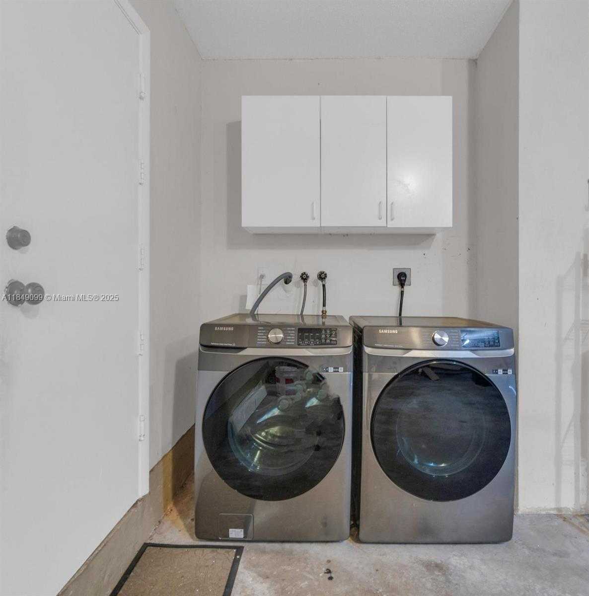 Small Image of 1592 SOUTH SALERNO CIR, Weston Number 43