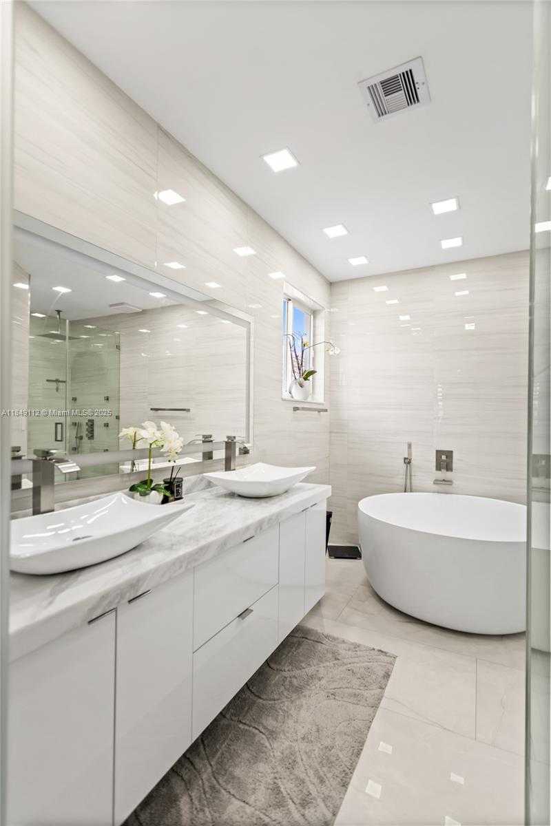 Small Image of 8740 NORTH WEST 153RD TER, Miami Lakes Number 44