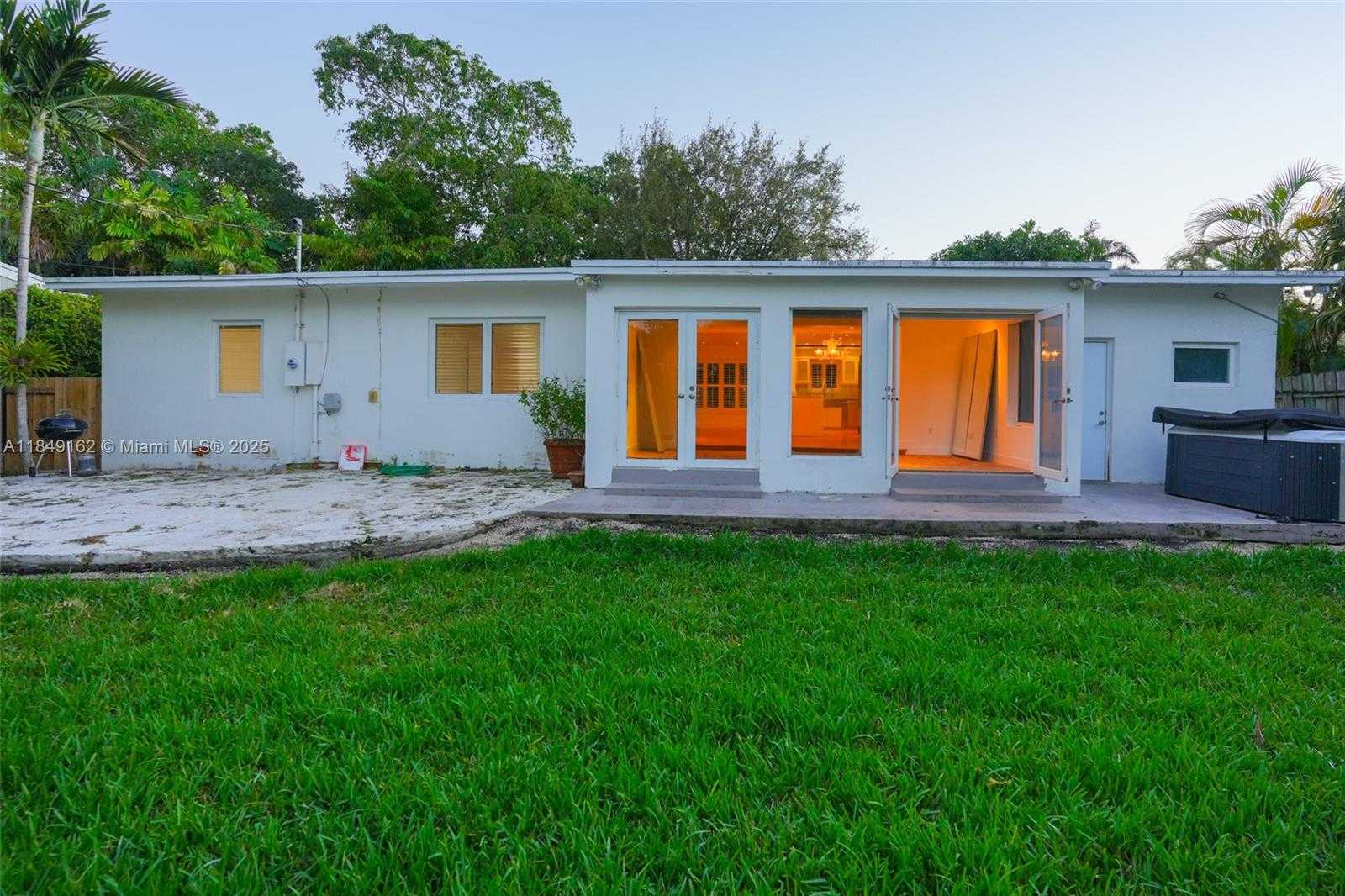 Small Image of 355 REDWOOD LN, Key Biscayne Number 11