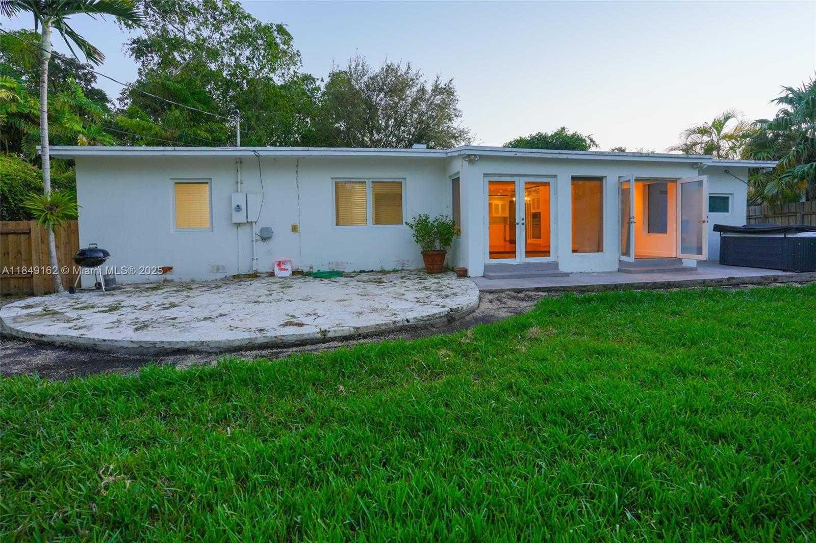 Small Image of 355 REDWOOD LN, Key Biscayne Number 12