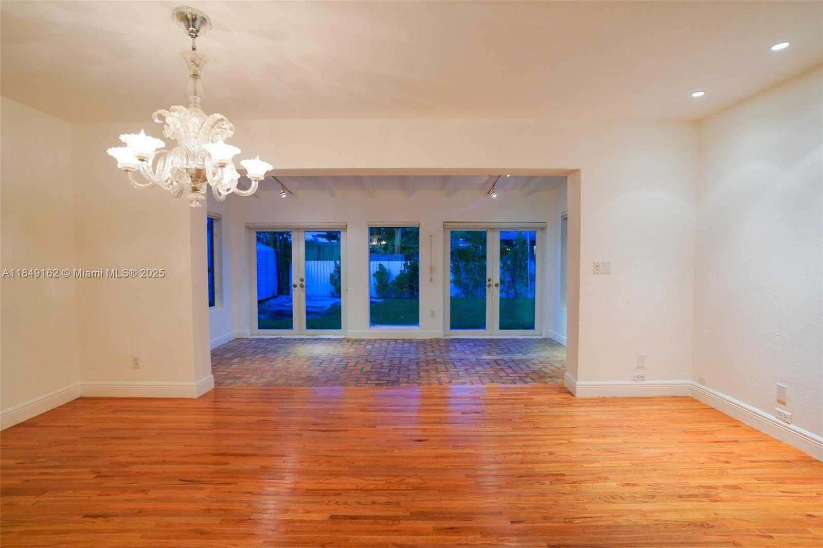 Small Image of 355 REDWOOD LN, Key Biscayne Number 13