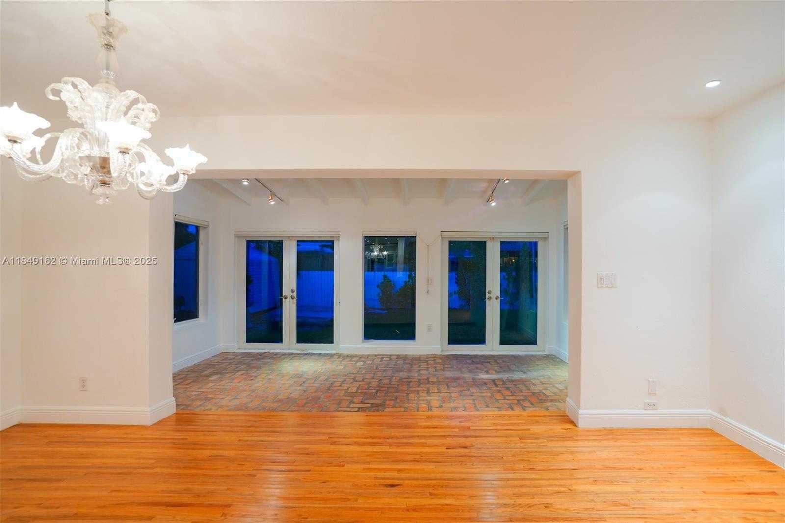 Small Image of 355 REDWOOD LN, Key Biscayne Number 14