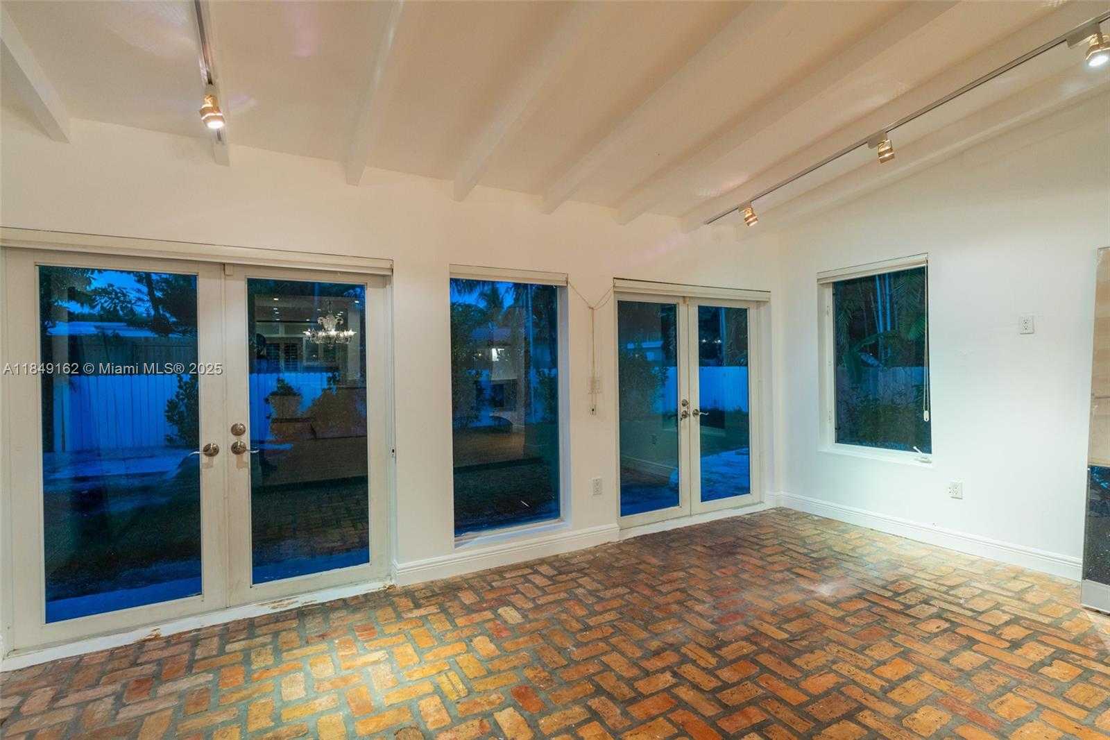 Small Image of 355 REDWOOD LN, Key Biscayne Number 17