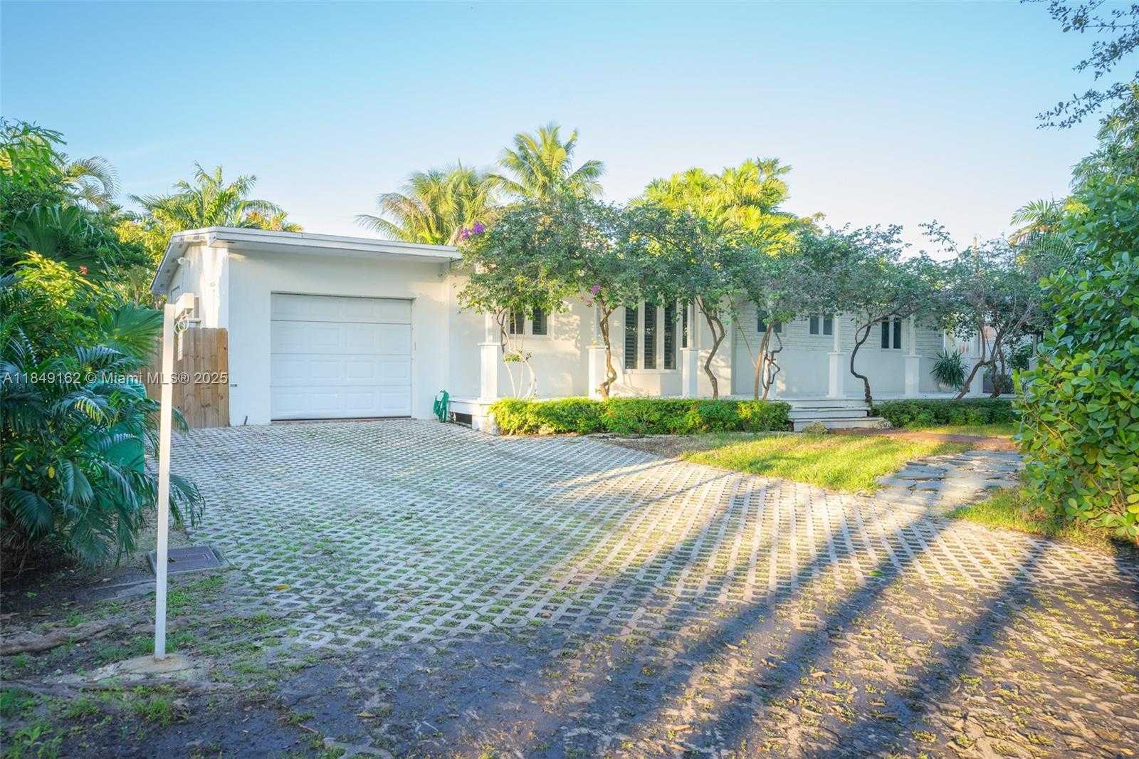 Small Image of 355 REDWOOD LN, Key Biscayne Number 2
