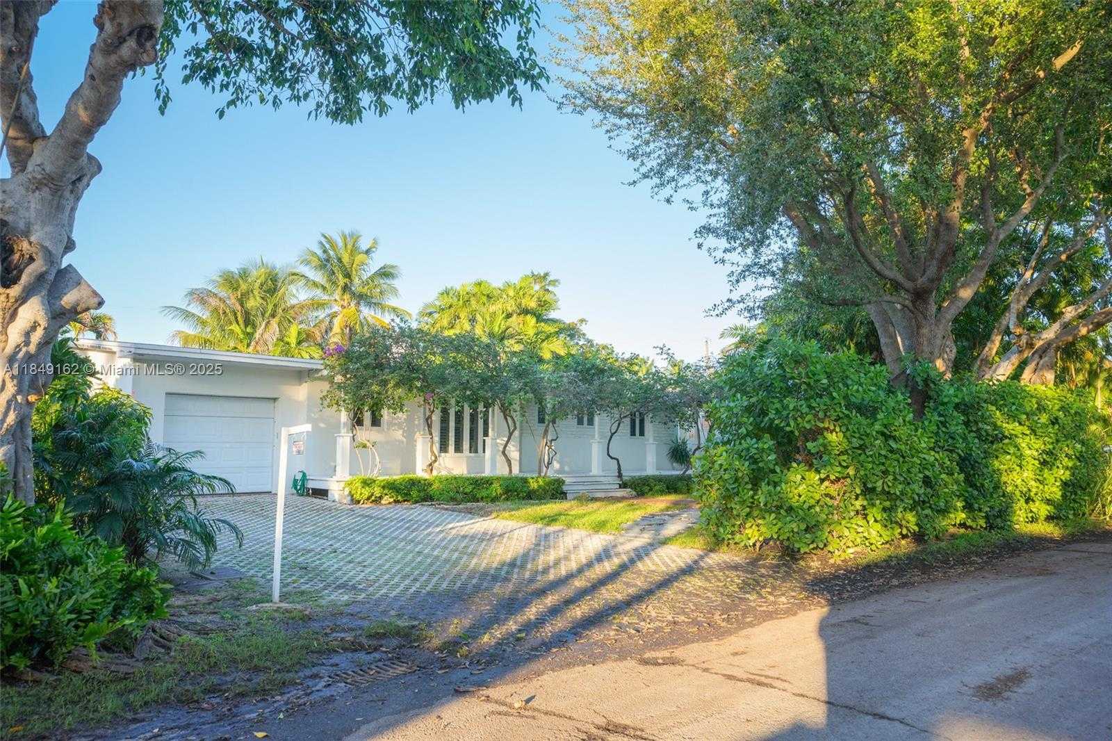 Small Image of 355 REDWOOD LN, Key Biscayne Number 3