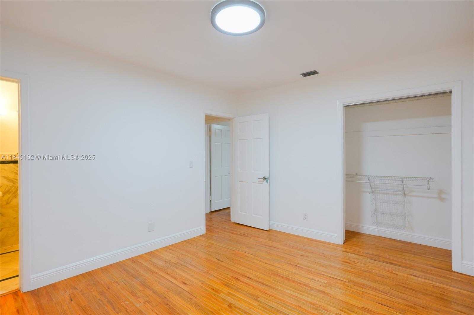Small Image of 355 REDWOOD LN, Key Biscayne Number 33