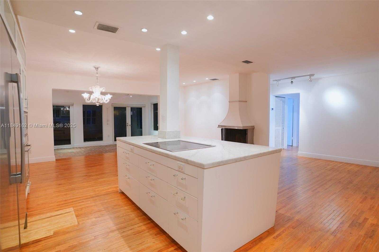 Small Image of 355 REDWOOD LN, Key Biscayne Number 36