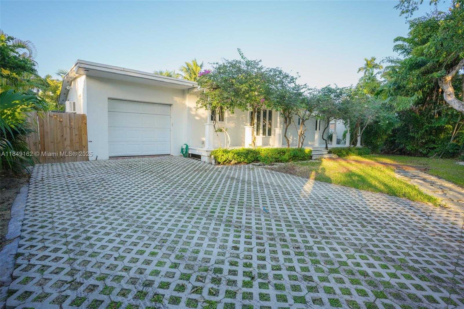 Small Image of 355 REDWOOD LN, Key Biscayne Number 6