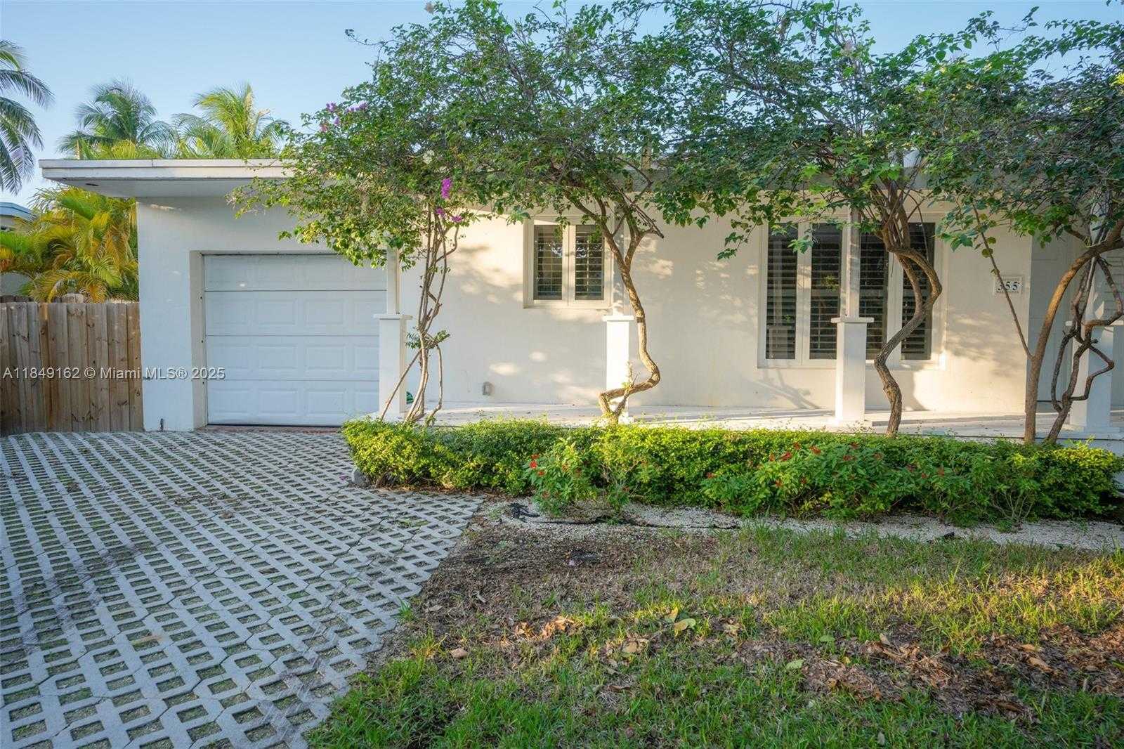 Small Image of 355 REDWOOD LN, Key Biscayne Number 8