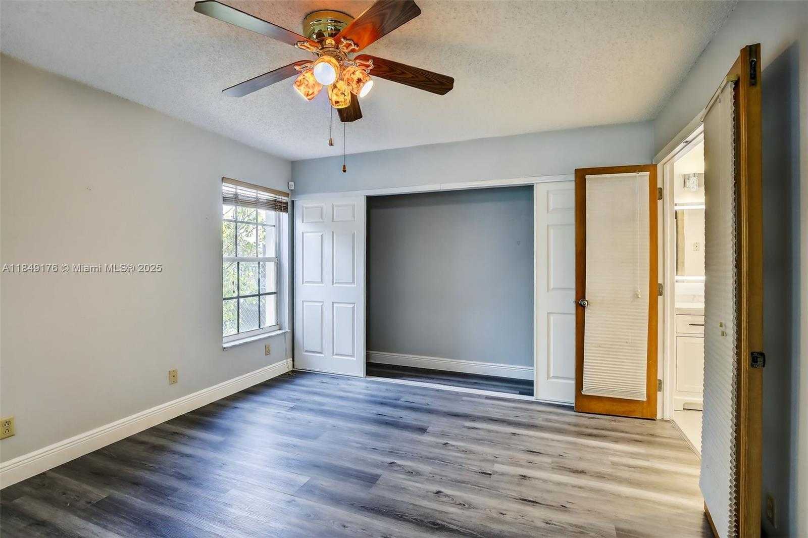 Small Image of 8800 LAKE PARK CIR N, Davie Number 17