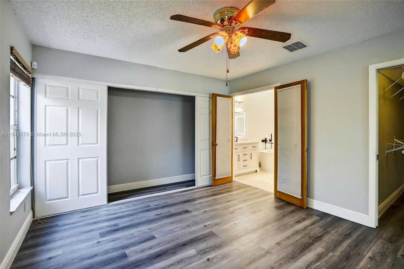Small Image of 8800 LAKE PARK CIR N, Davie Number 19