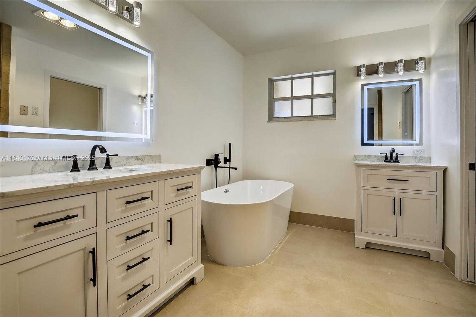 Small Image of 8800 LAKE PARK CIR N, Davie Number 22