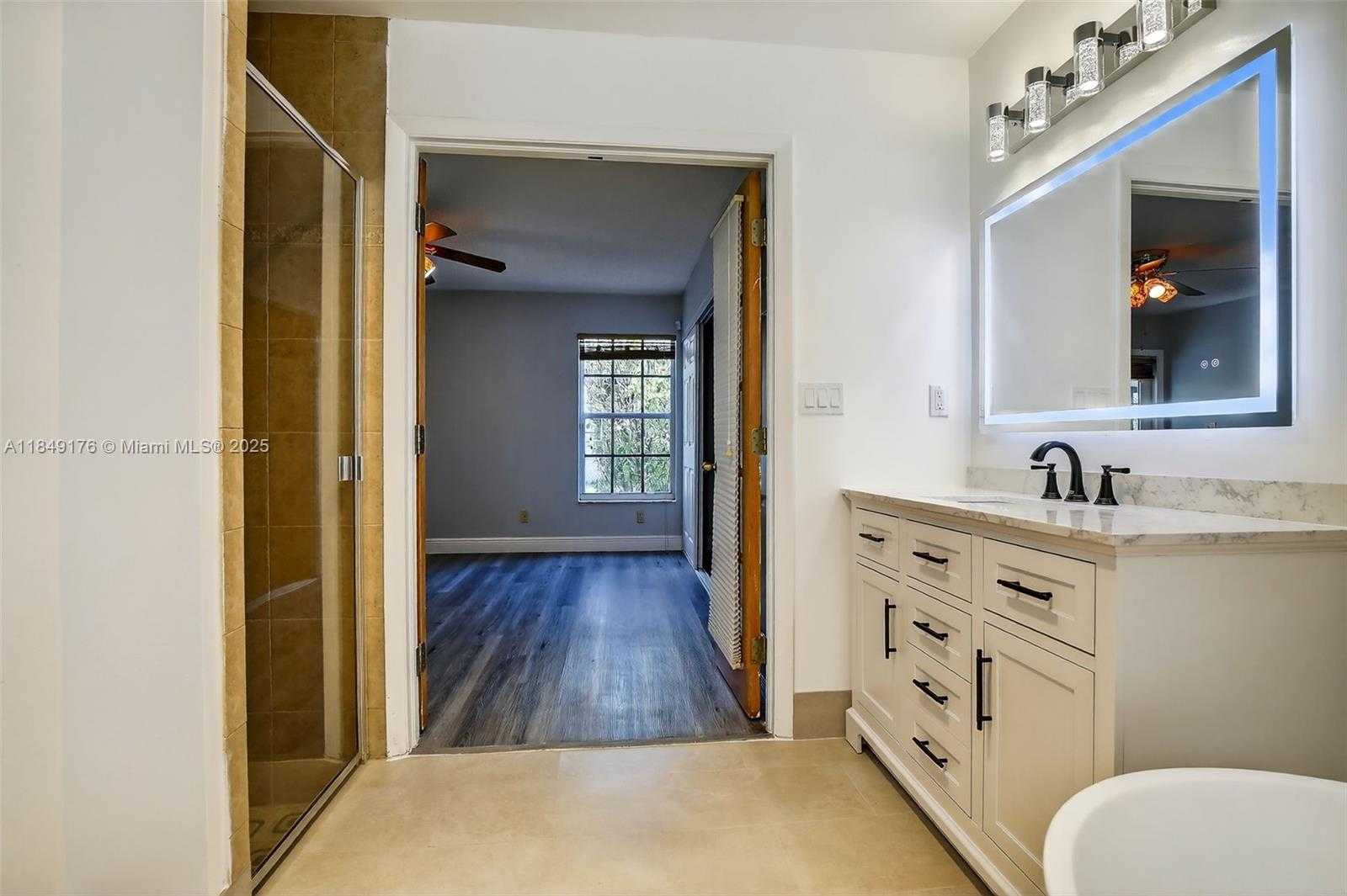 Small Image of 8800 LAKE PARK CIR N, Davie Number 23