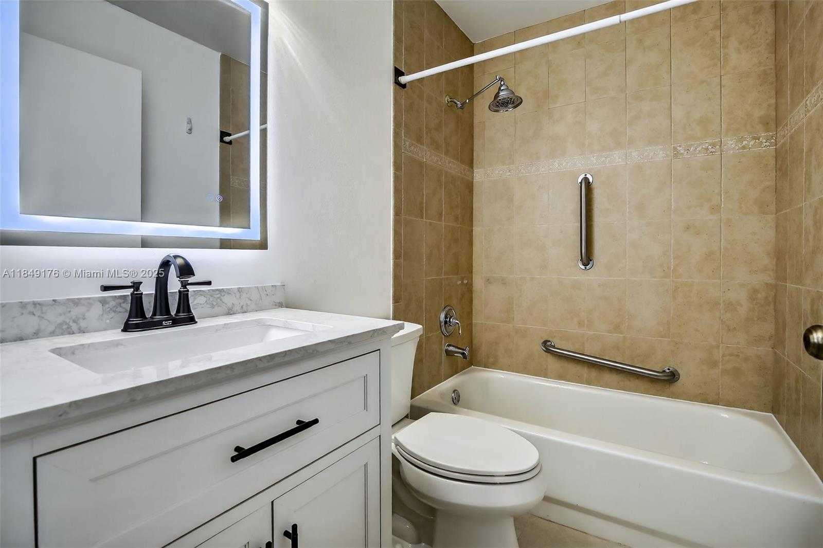 Small Image of 8800 LAKE PARK CIR N, Davie Number 24