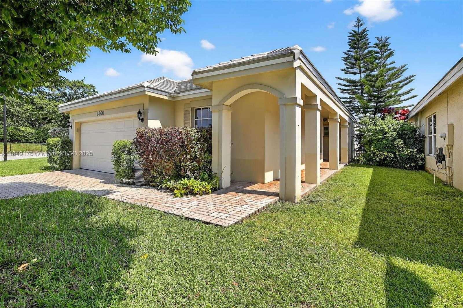 Small Image of 8800 LAKE PARK CIR N, Davie Number 4