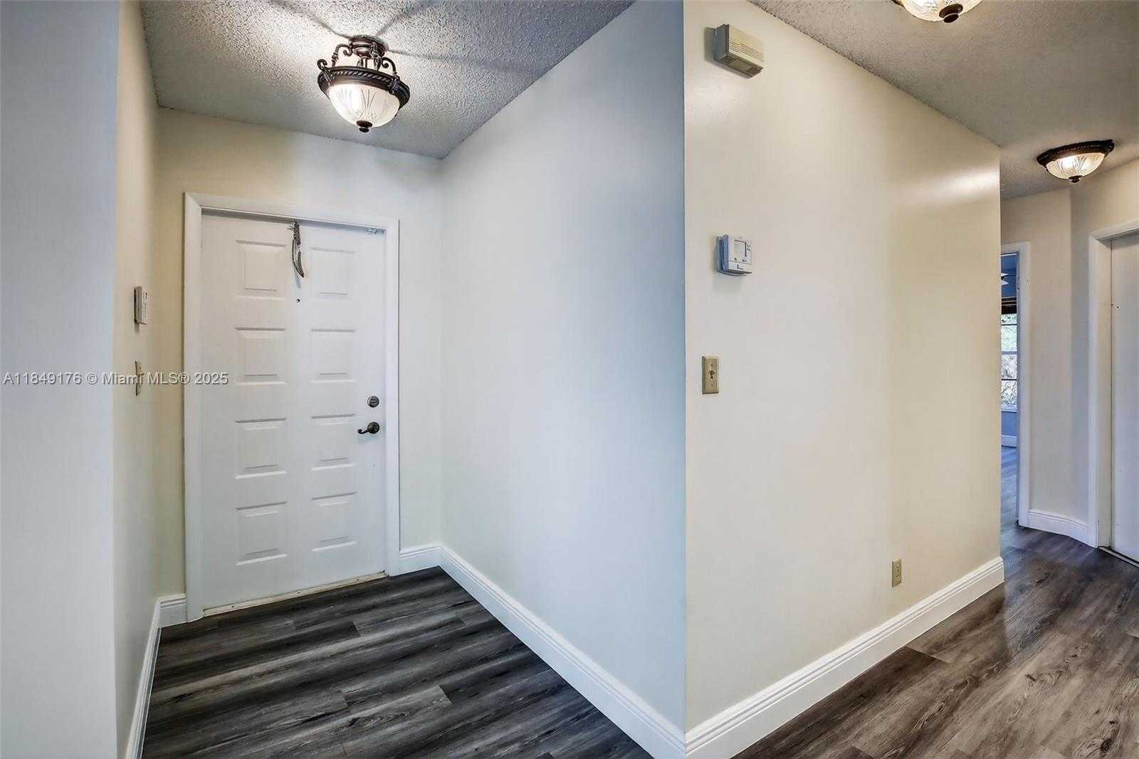 Small Image of 8800 LAKE PARK CIR N, Davie Number 7