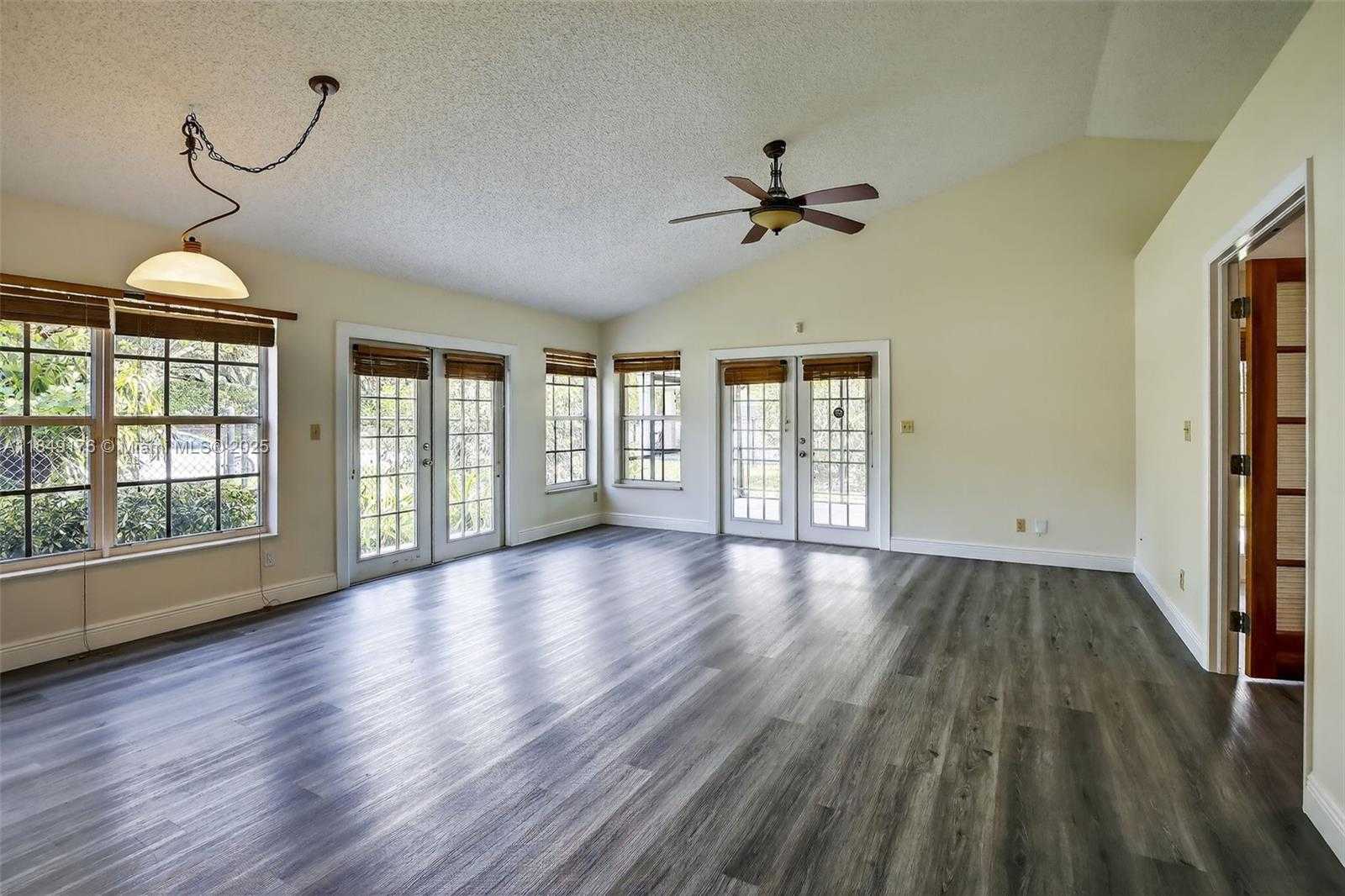 Small Image of 8800 LAKE PARK CIR N, Davie Number 8