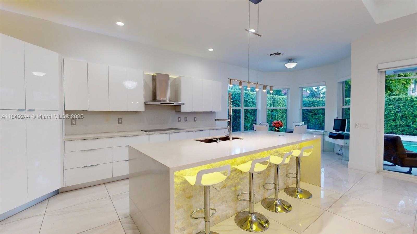 Small Image of 1946 HARBOR VIEW CIR, Weston Number 11