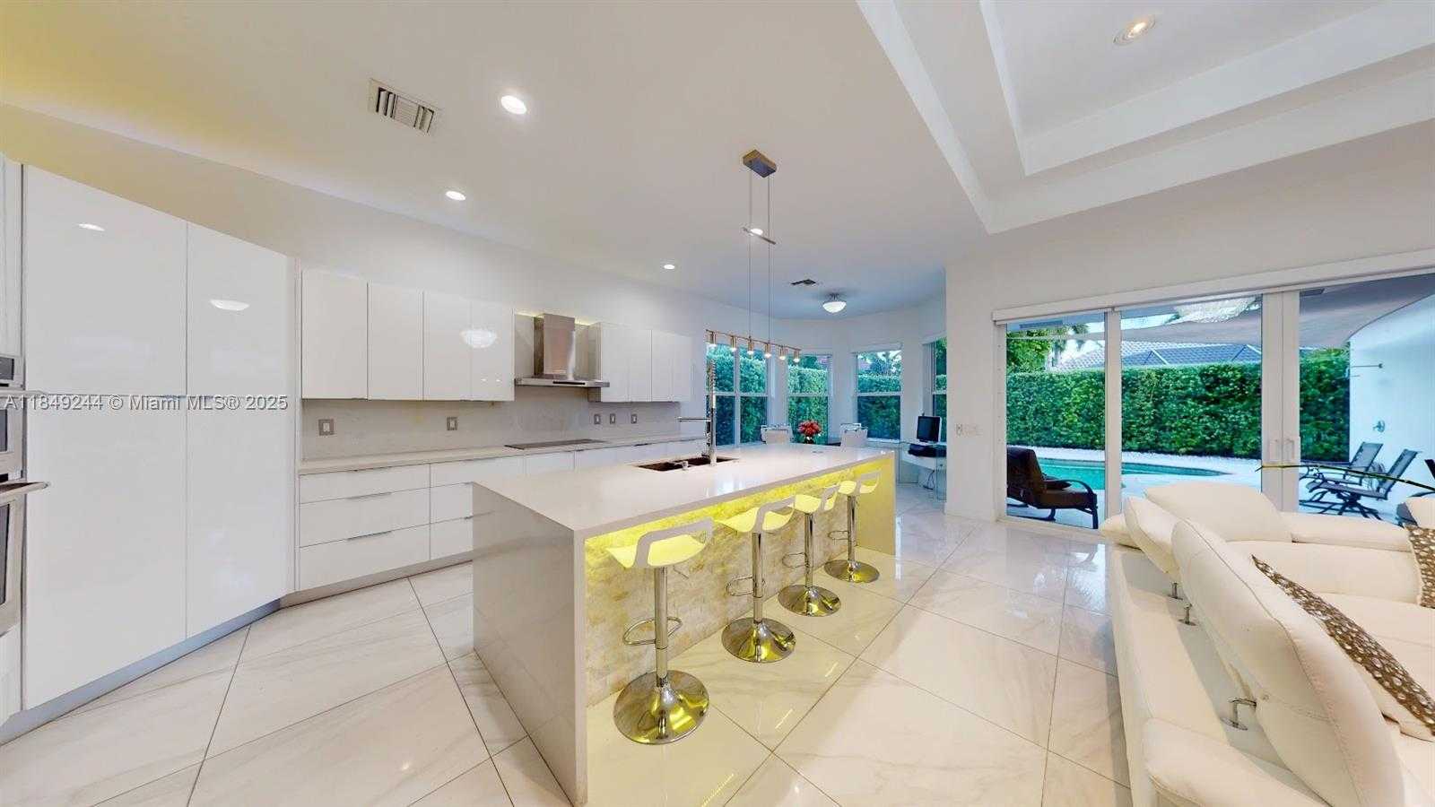 Small Image of 1946 HARBOR VIEW CIR, Weston Number 15