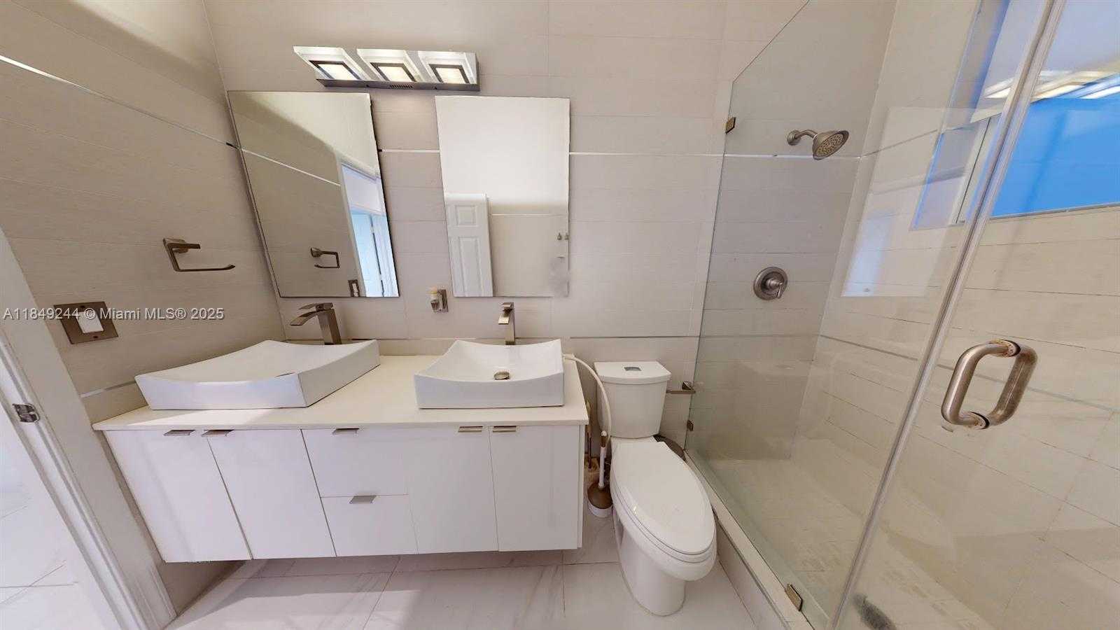 Small Image of 1946 HARBOR VIEW CIR, Weston Number 18