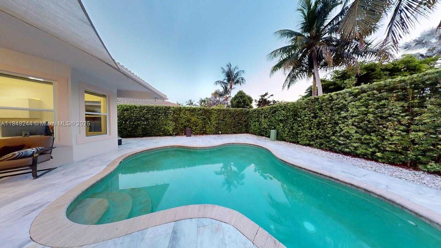 Small Image of 1946 HARBOR VIEW CIR, Weston Number 2