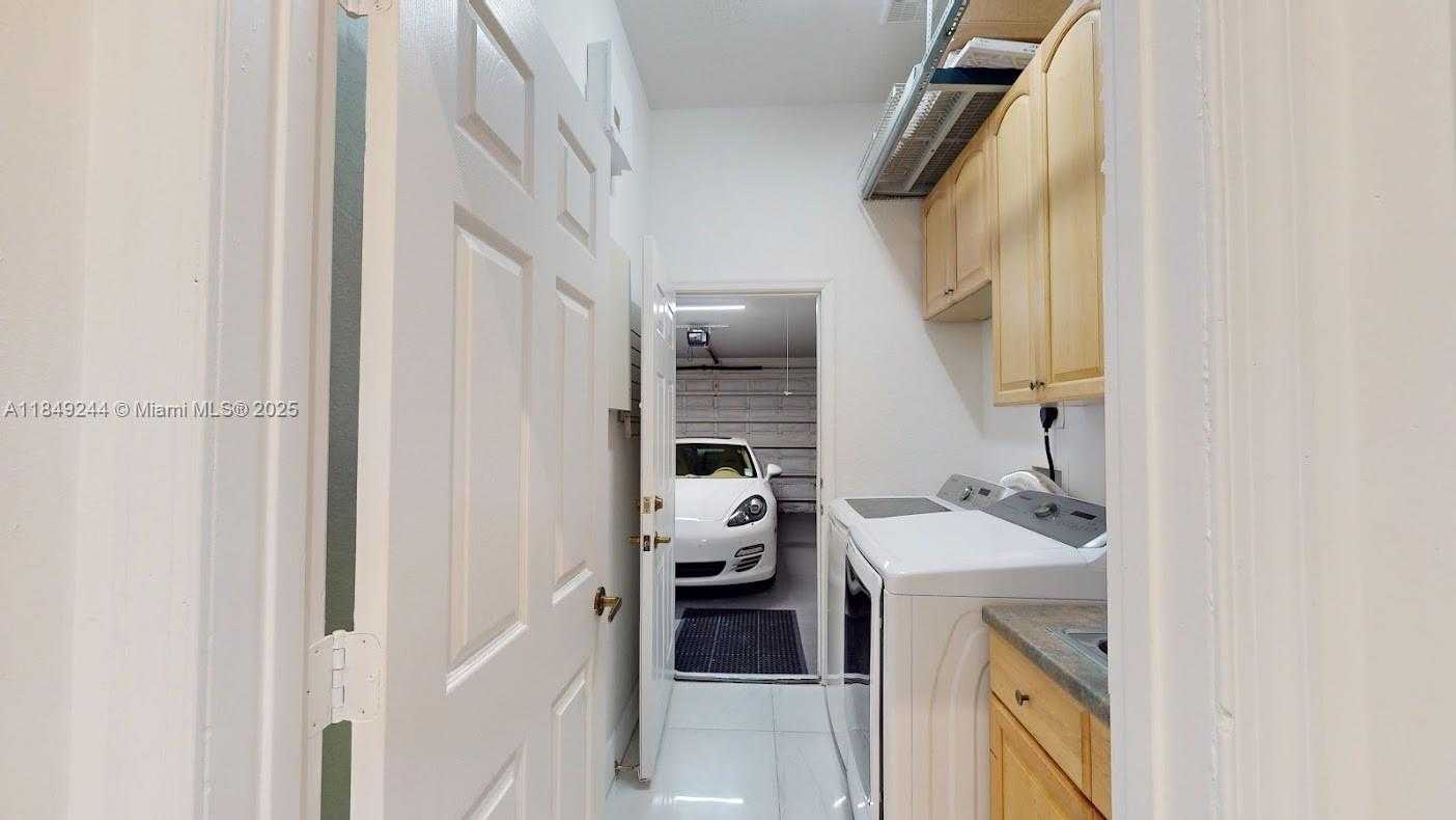 Small Image of 1946 HARBOR VIEW CIR, Weston Number 22