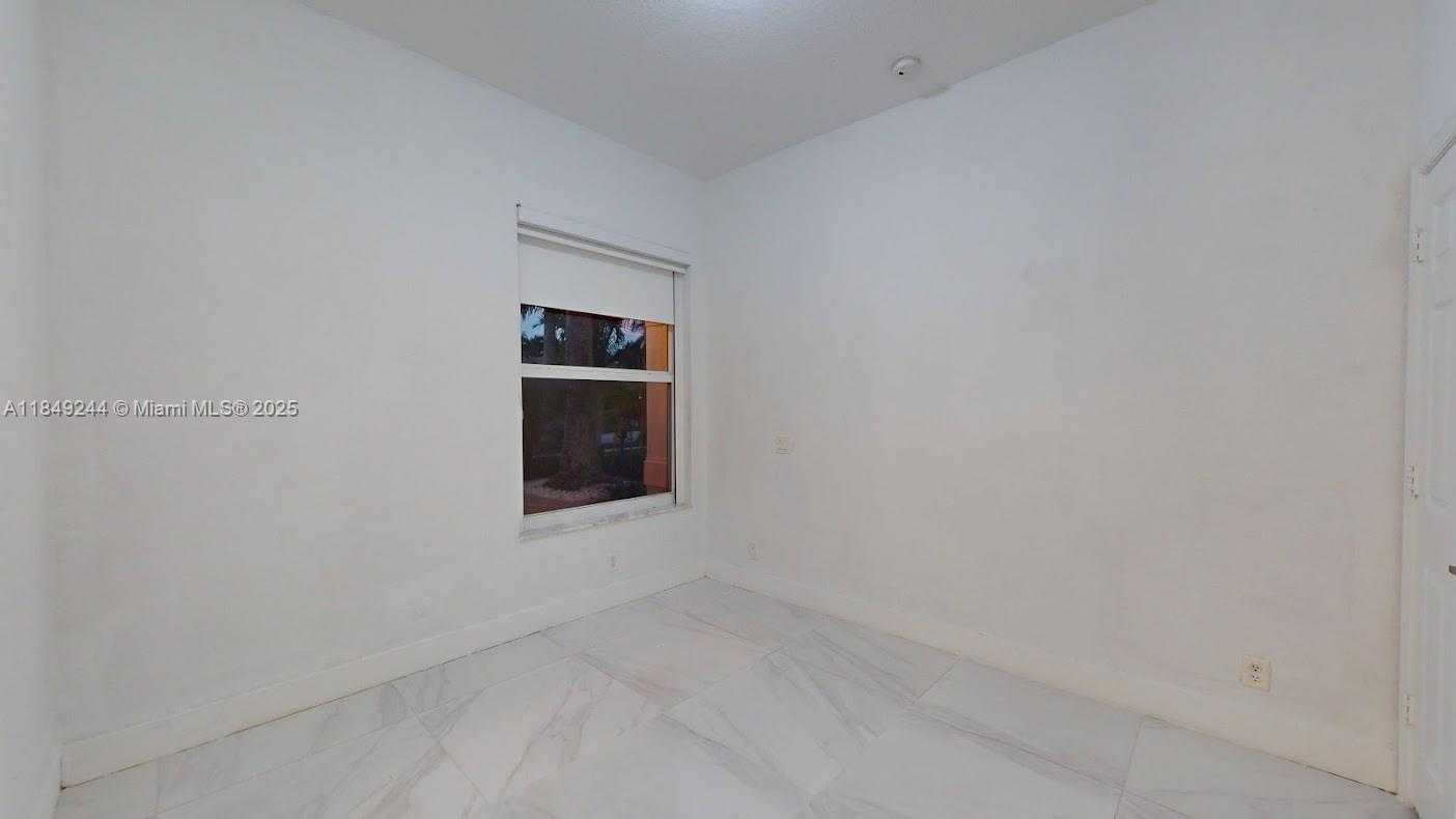Small Image of 1946 HARBOR VIEW CIR, Weston Number 23