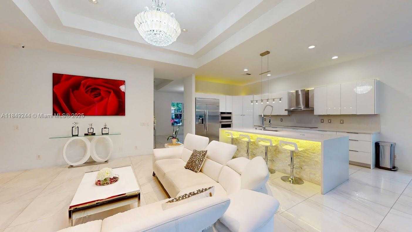 Small Image of 1946 HARBOR VIEW CIR, Weston Number 25