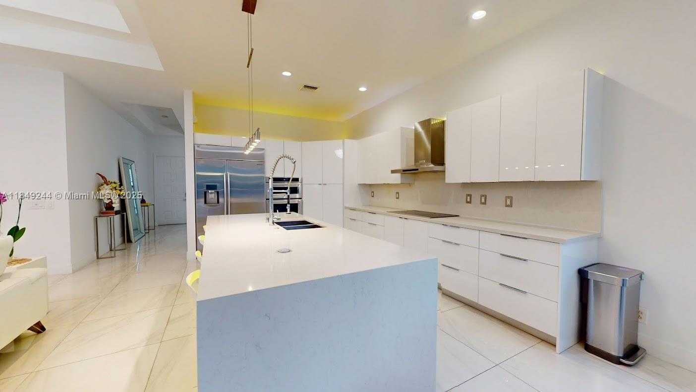 Small Image of 1946 HARBOR VIEW CIR, Weston Number 26