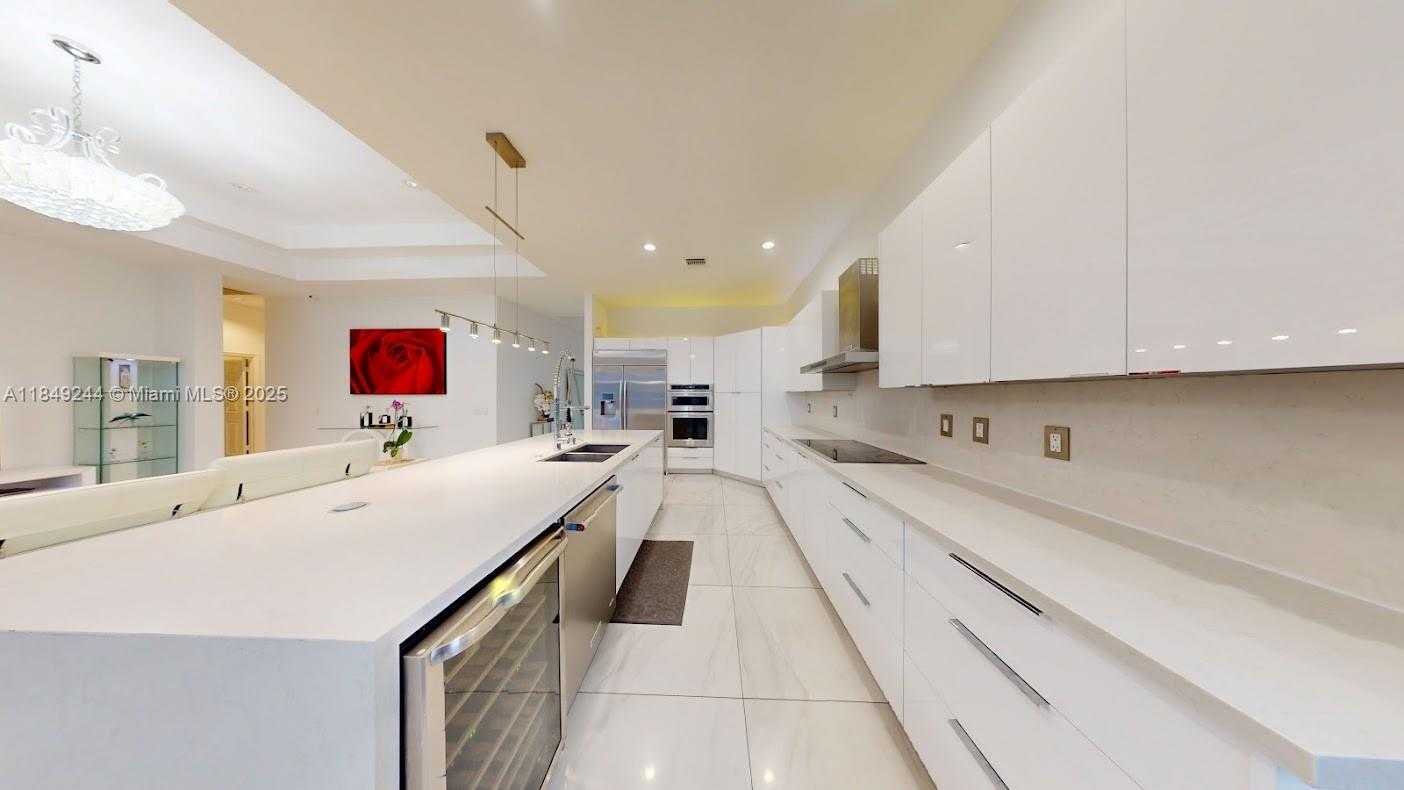Small Image of 1946 HARBOR VIEW CIR, Weston Number 27
