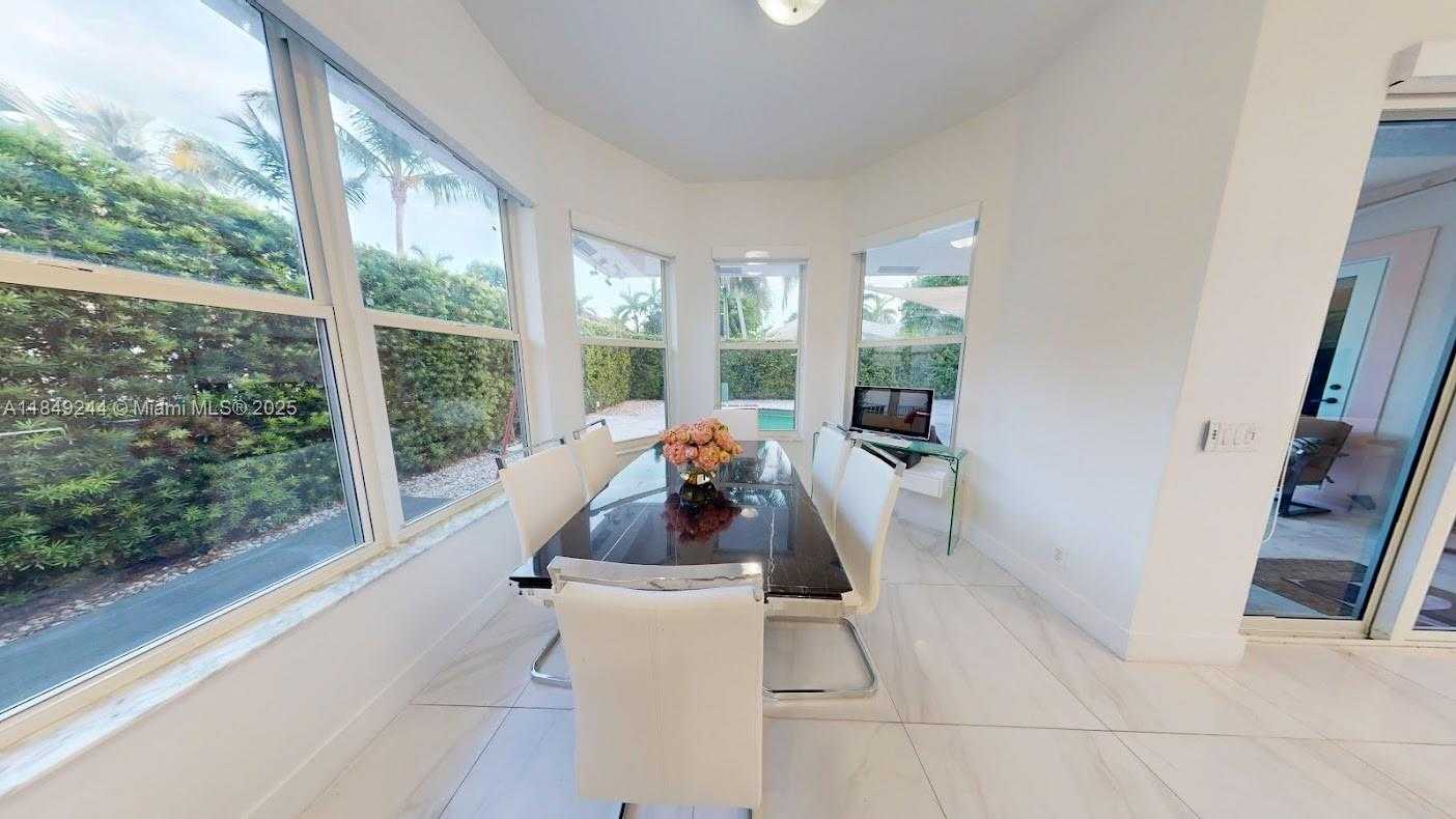 Small Image of 1946 HARBOR VIEW CIR, Weston Number 28
