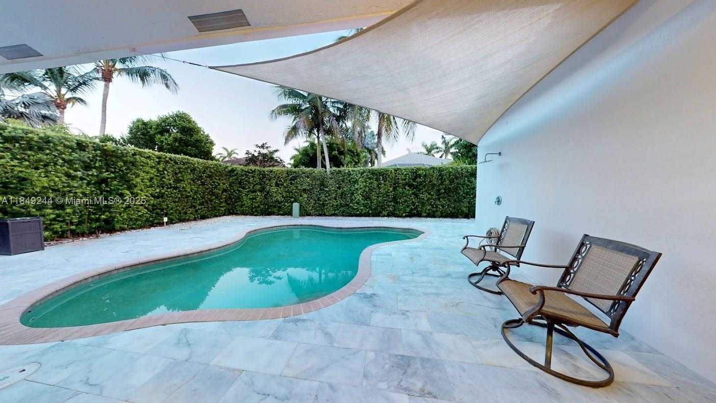 Small Image of 1946 HARBOR VIEW CIR, Weston Number 31