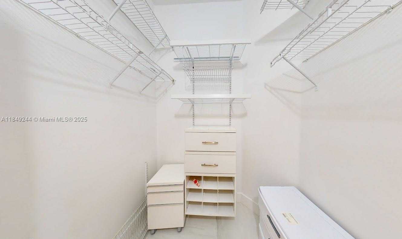 Small Image of 1946 HARBOR VIEW CIR, Weston Number 37