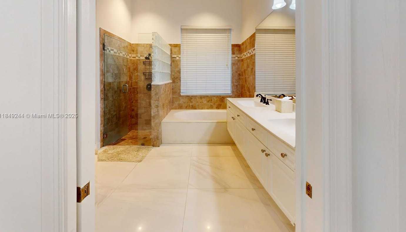 Small Image of 1946 HARBOR VIEW CIR, Weston Number 39