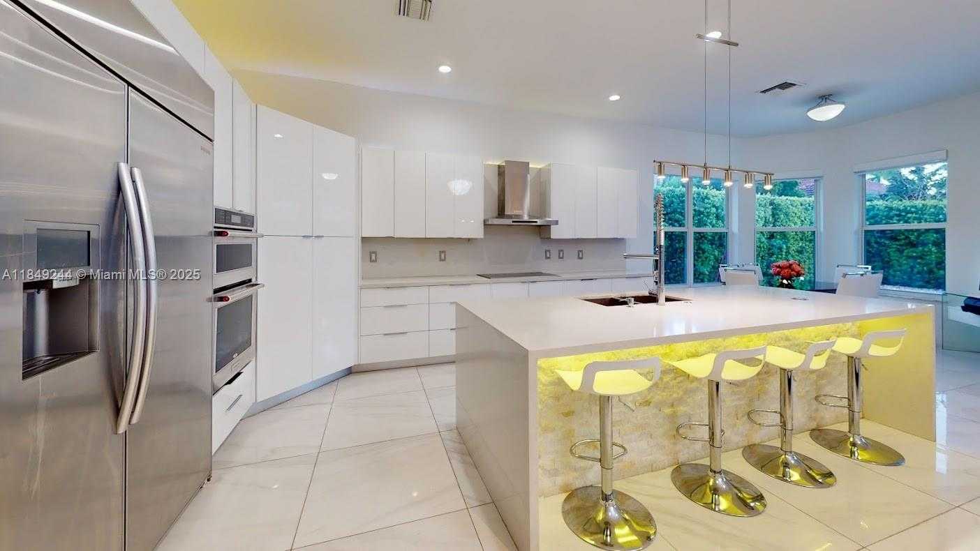 Small Image of 1946 HARBOR VIEW CIR, Weston Number 4