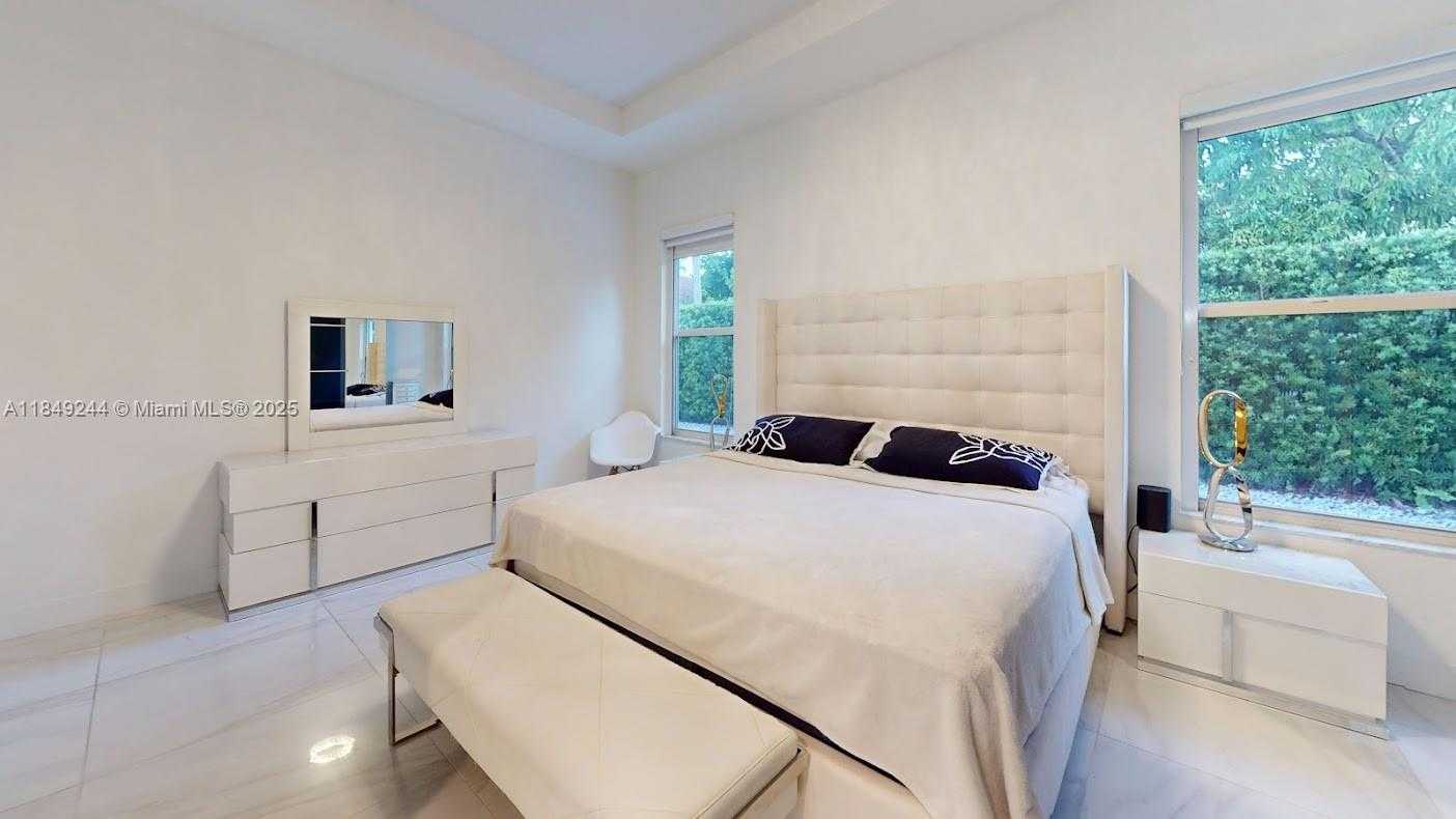Small Image of 1946 HARBOR VIEW CIR, Weston Number 40