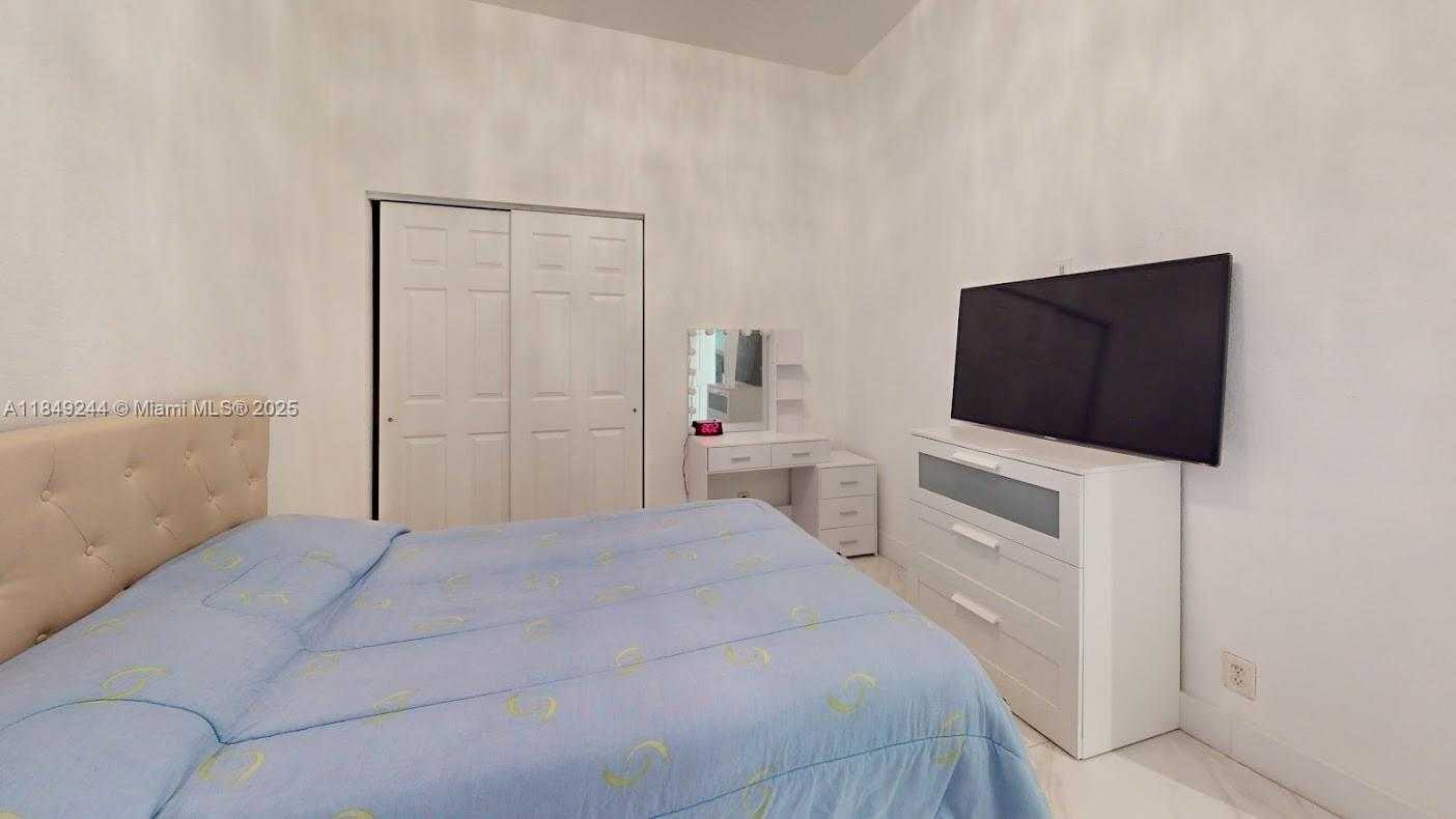 Small Image of 1946 HARBOR VIEW CIR, Weston Number 42