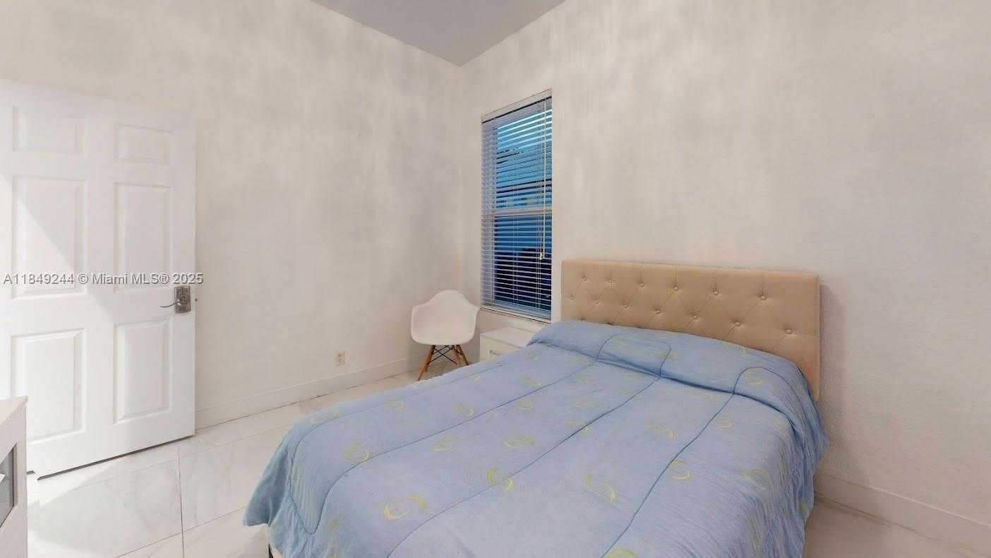 Small Image of 1946 HARBOR VIEW CIR, Weston Number 44