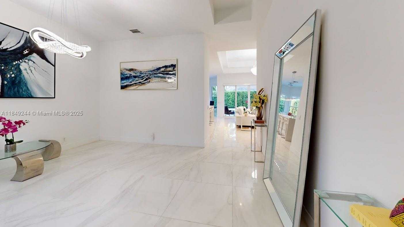 Small Image of 1946 HARBOR VIEW CIR, Weston Number 47