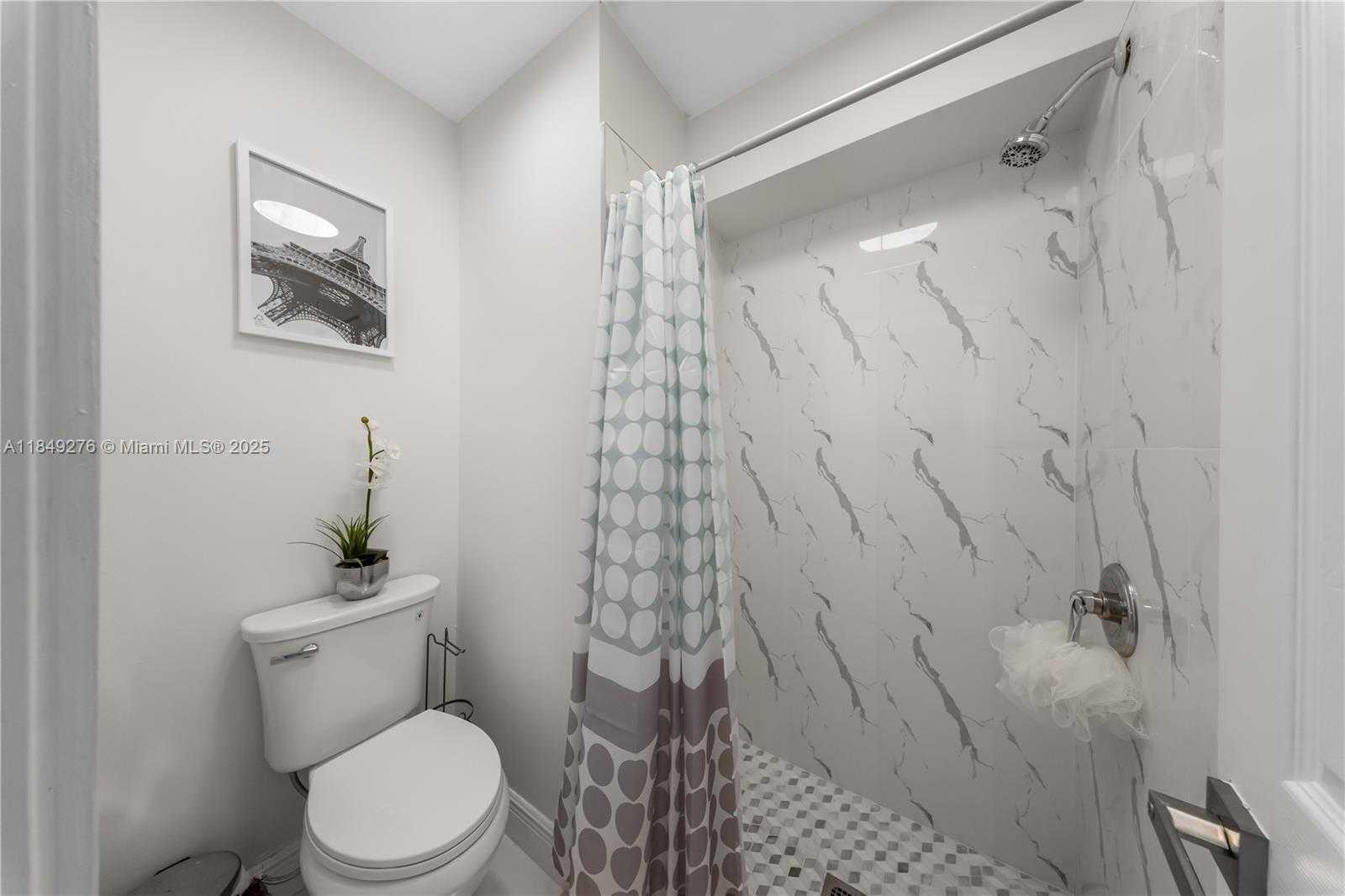 Small Image of 18858 NORTH WEST 63RD CT CIR, Hialeah Number 15