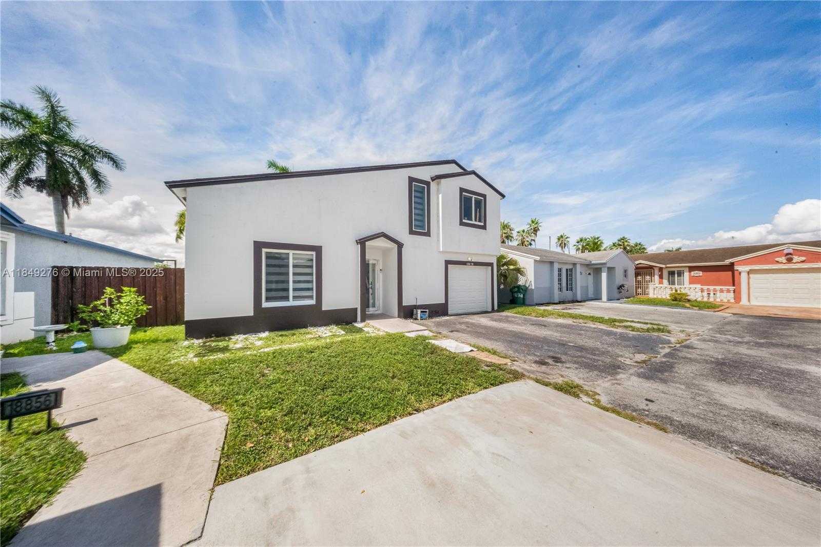 Small Image of 18858 NORTH WEST 63RD CT CIR, Hialeah Number 2