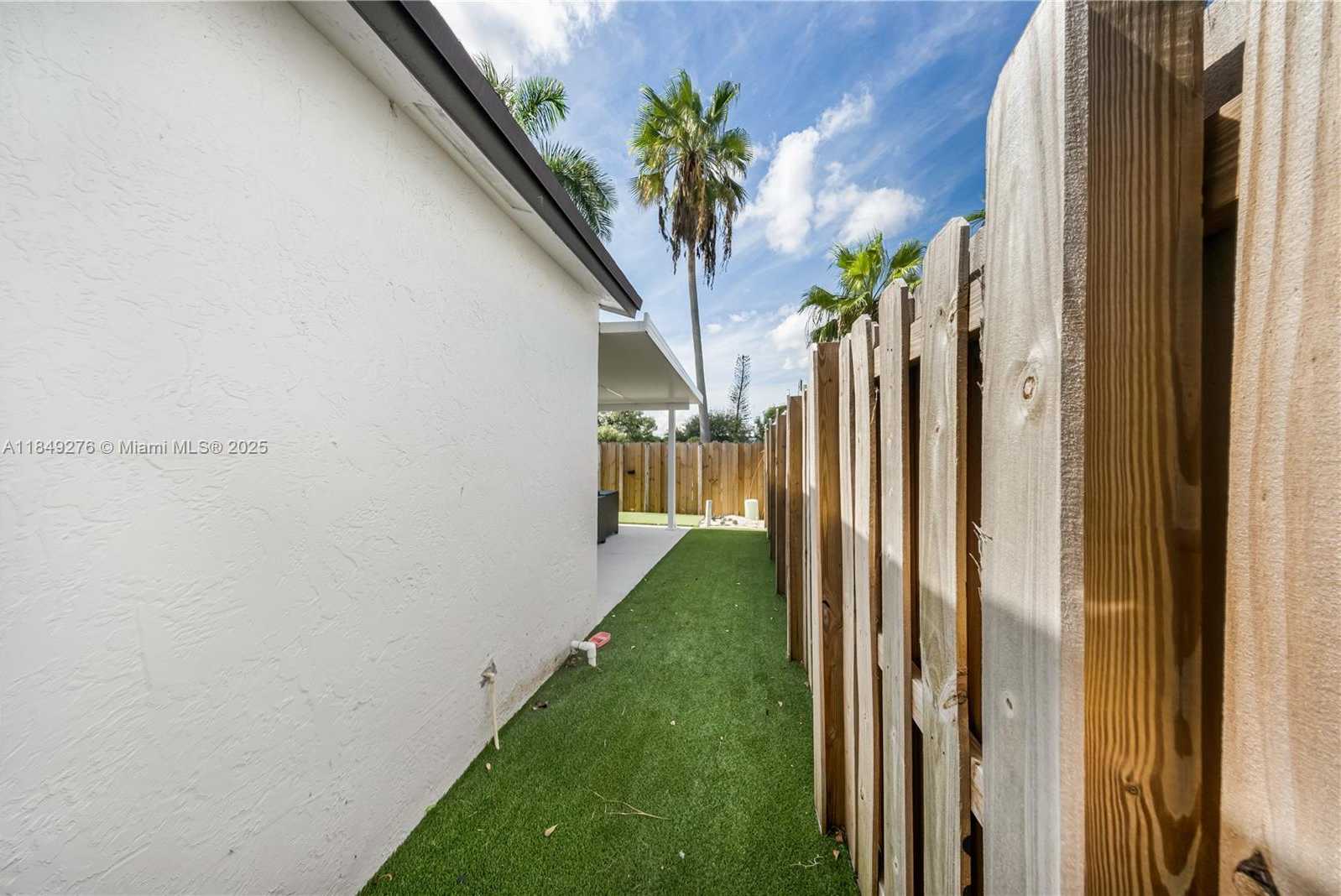 Small Image of 18858 NORTH WEST 63RD CT CIR, Hialeah Number 28