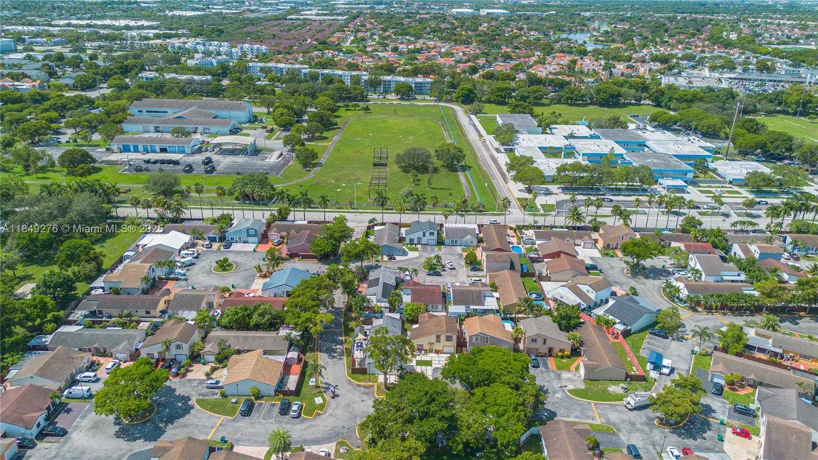 Small Image of 18858 NORTH WEST 63RD CT CIR, Hialeah Number 29