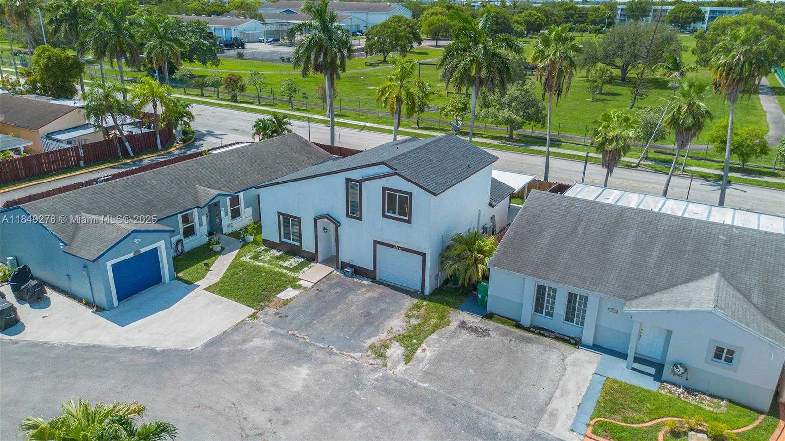 Small Image of 18858 NORTH WEST 63RD CT CIR, Hialeah Number 4